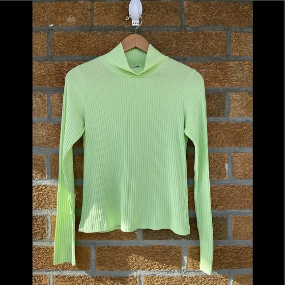 MONROW  Turtle Neck Tee in Wasabi medium - Picture 3 of 6
